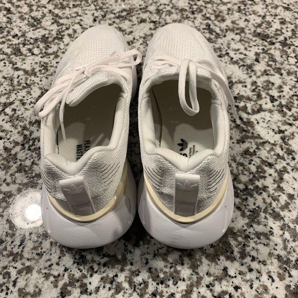 Adidas Swift Run Men's Size 9 - Picture 4 of 6